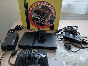 PlayStation 2 slim - 4
