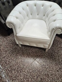 CHESTERFIELD ŠTÝL,KOŽENÁ BIELA 3+2KESLÁ+TABURET,NEROZŤAH. - 4