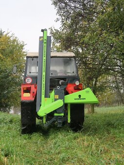 štěpkovac špalíkovač za traktor do120mm s dopravnikem - 4