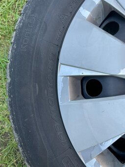 Kola - 4x pneu 4x plech 4x poklice - VW Up (Skoda citigo) - 4