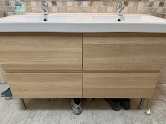 Koupelnová sestava (skříňka, dvojité umyvadlo, 2x baterie) - 4