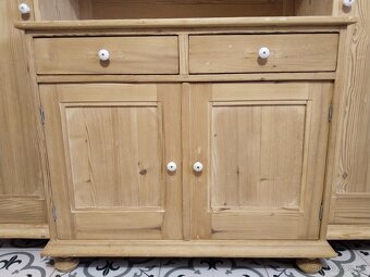 Stará, komínová kredenc, příborník po renovaci - 4