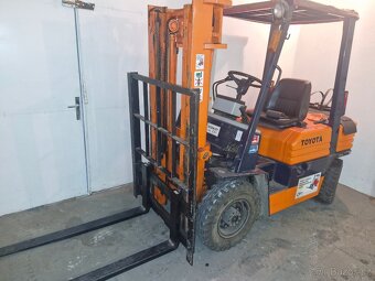 Vysokozdvižný vozík TOYOTA - 4