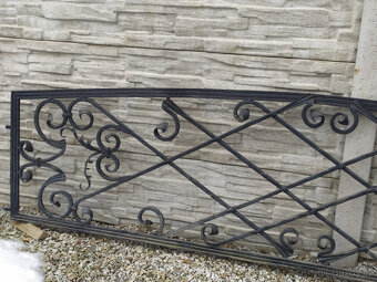 Prodám kovaný zahradní plotový prvek - 4