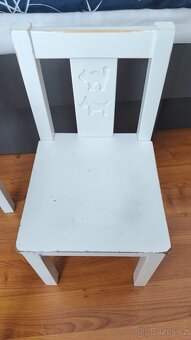 Stůl ze dvoumi židlemi - 4