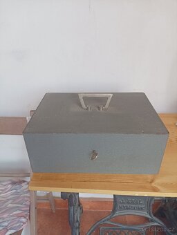Starožitná pokladna/kasa/trezor - 4