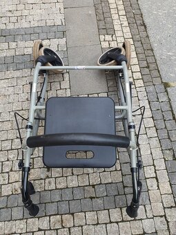 chodítko se sedátkem, opěra zad - 4