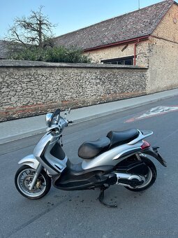 PIAGGIO BEVERLY 500 - 4