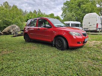 Mazda 2 1.4.i - 4