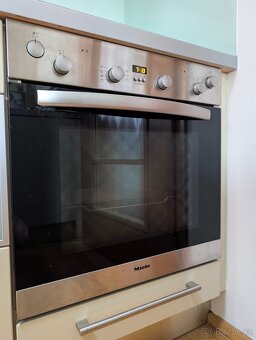 Sporák Miele H4110E s varnou deskou - 4