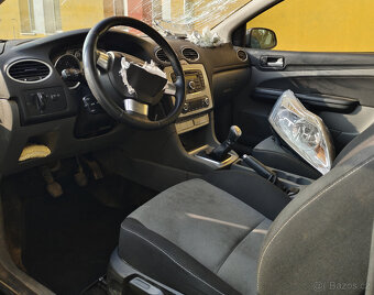 Ford Focus cupé 1.6i 74kw r.v. 2010 bouraný/díly - 4