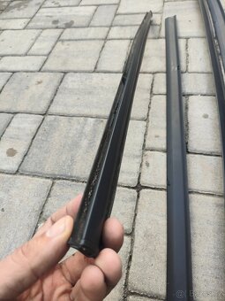 BMW E34 spodní lišty dveří top stav - 4