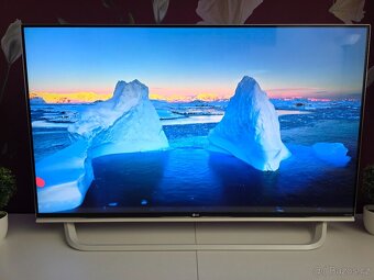 SMART Wi-Fi TV Bílo-černá LG 4K IPS rozlišením a Chromecast - 4