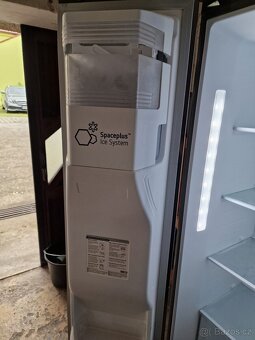Prodám ,,Americkou lednici LG,s výrobou ledu - 4