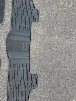 Gumové koberečky na Jeep Grand cherokee - 4