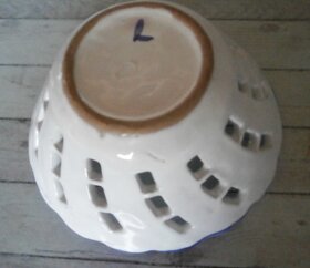 Keramické bílé vykrajované misky s modrým dekorem - 4