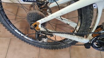 Celoodpruzene horske kolo Giant - 4