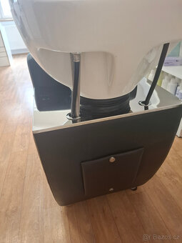 Kadeřnický mycí box - 4