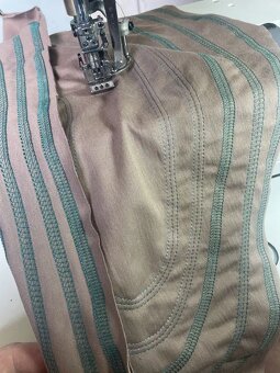 Průmyslový coverlock Siruba F007J - 4