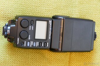 Kruhový makroblesk olympus RF-11 - 4