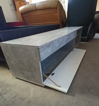 Skříňka pod TV - 4