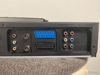 Combo VHS a DVD přehrávač Samsung DVD-V6800 - 4