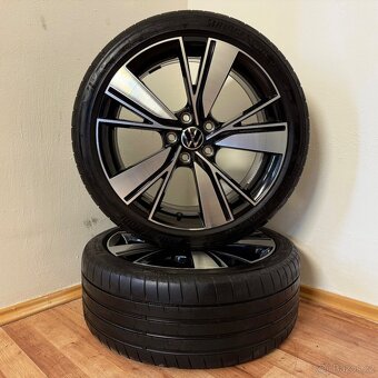 VW GOLF VIII 8 BAKERFIELD 5x112 R18 ET51+LETNÍ 225/40R18 5mm - 4