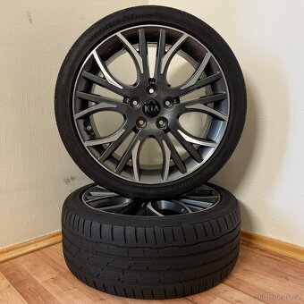 KIA CEED II 2 5x114,3 R18 ET55+LETNÍ 225/40R18 6mm - 4
