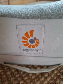 Kojící polštář Ergobaby - 4