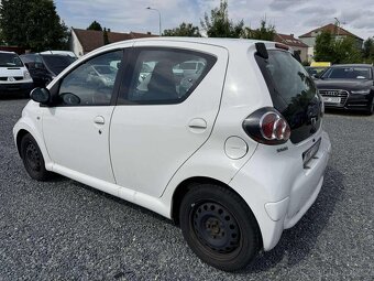 Toyota Aygo 1.0 50kw 2011 najeto 101km - 4