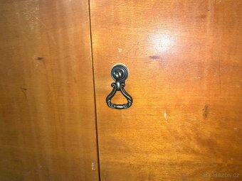 Dřevěná Skřín masiv masivní skřínka dvoukřídlá - 4