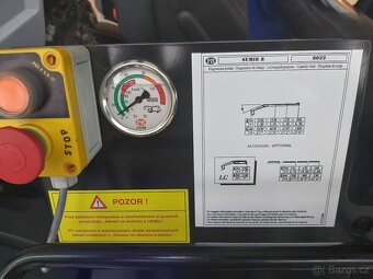 NOVÝ MERCEDES ATEGO RUKA + NOSIČ KONTEJNERU - 4