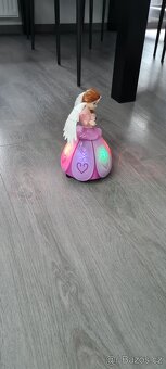 zpívající a točící se , jezdící - Anna - 4