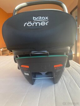 Britax RÖMER Baby safe I-size 3 + otočná báze - 4