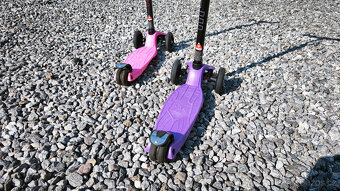 Koloběžka Micro Maxi - naklápění, tři kolečka, dvě barvy - 4