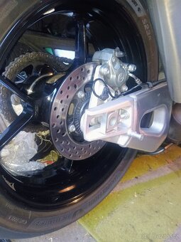 Aprilia RSV4 1100RR 2023 160kw Super cena  - 4