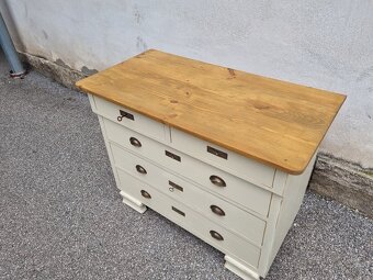 NÁDHERNÁ KOMODA PO RENOVACI - 4