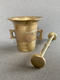 Starý mosazný hmoždíř 11 cm s tloukem - 4
