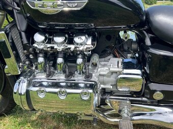 Honda GL 1500/6 Valkyrie - 4