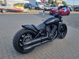 Indian Scout bobber Rogue - 4