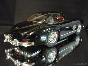 Mercedes Benz 300 SL černý Bburago 1/18 - 4