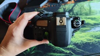 Prodám zrcadlovku Canon EOS 77D včetně 2 objektivů - 4