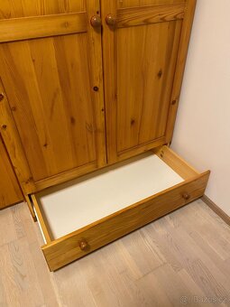Šatní skříň z masivu - 4