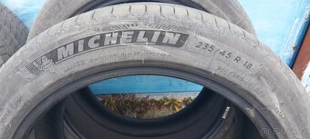 Tesla3-letní origo pneu Michelin e Primacy 235/45 R18,zánovn - 4