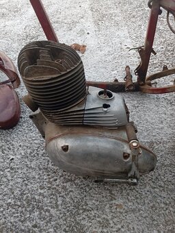 Jawa pérák 250 - 4