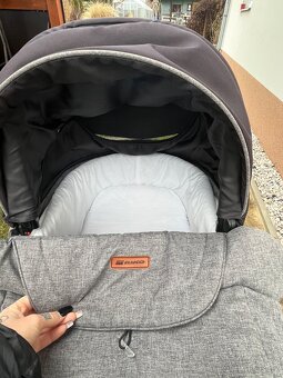 Kočárek a autosedačka - 4