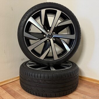 KRÁSNÁ VW T-ROC 5x112 R19 ET47+LETNÍ 225/40R19 7mm - 4