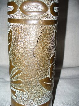 Pekne zdobené,tepané nábojnice,vázy,rôzne kvety,písmom ,oky - 4