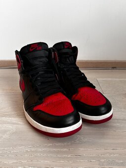 Air Jordan 1 Bred - 4