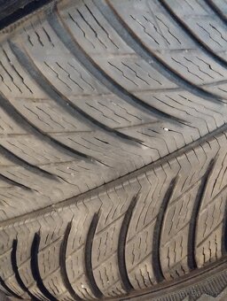 Pneu 235/45/18.Michelin - 4